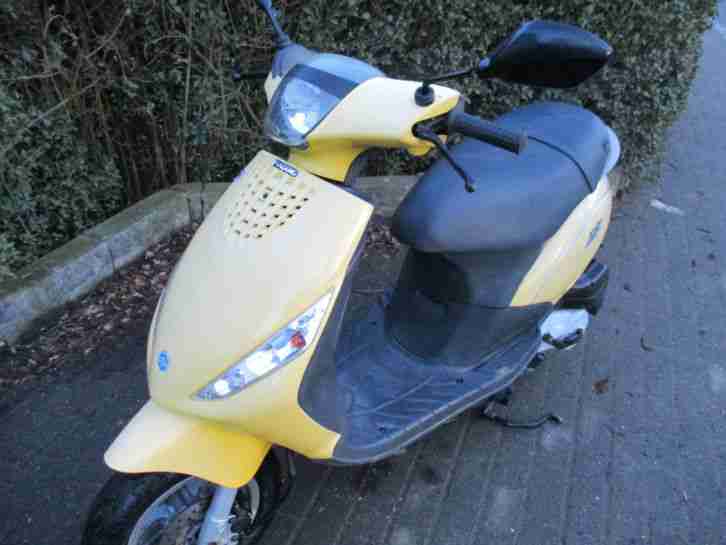 Roller Piaggio Zip II Mofaroller 25km/h aus 2008