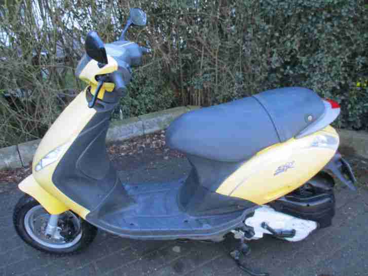 Roller Piaggio Zip II Mofaroller 25km/h aus 2008