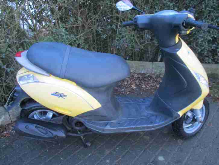 Roller Piaggio Zip II Mofaroller 25km/h aus 2008
