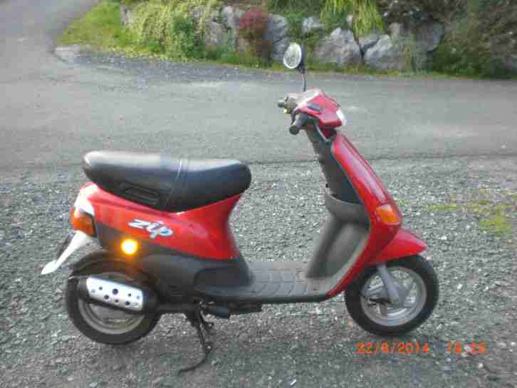 Roller Piaggio Zip mit Papieren