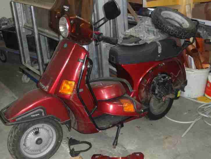 Roller Piaggo Vespa Cosa 200