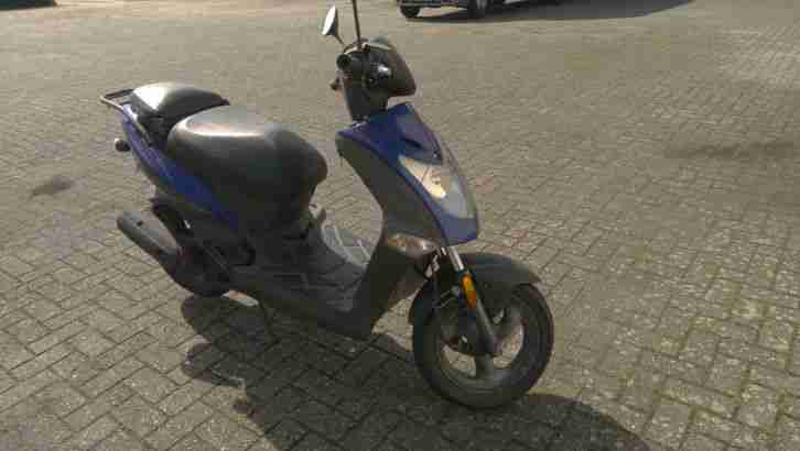 Roller / Scooter / Kymco Agility 50 ccm 4 Takt / 45km/h / EZ 2008 / Batterie Neu