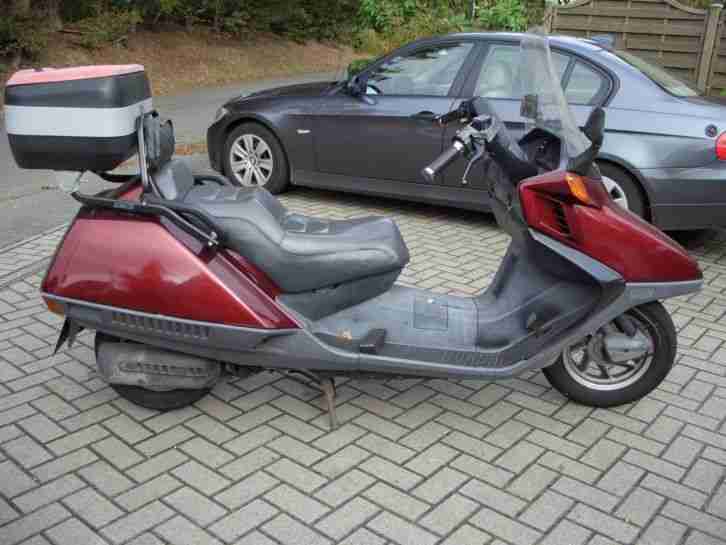 Roller cn 250 Honda Helix Bj. 07/ 93 mit ca 34000 km an Bastler ab zu geben .