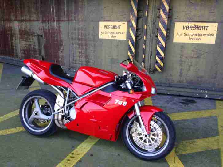 Rote Ducati 748