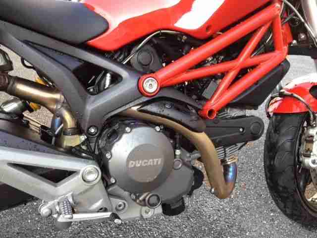 Rote Ducati Monster 696 ABS TOP Zustand
