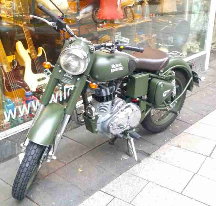 Royal Enfield Classic 500 Army Battle Green Scrambler mit 80 km Laufleistung