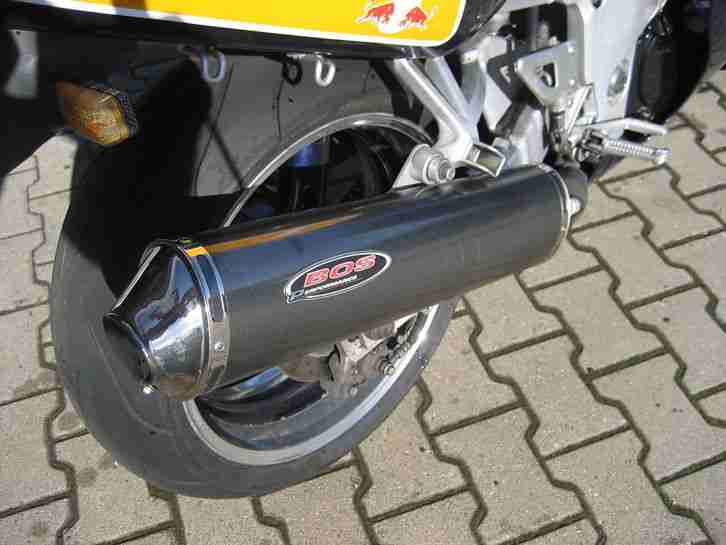 SCHLACHTFEST Suzuki GSX-R750 SRAD Red Bull Lacksatz Sportauspuff BOS + Zubehör