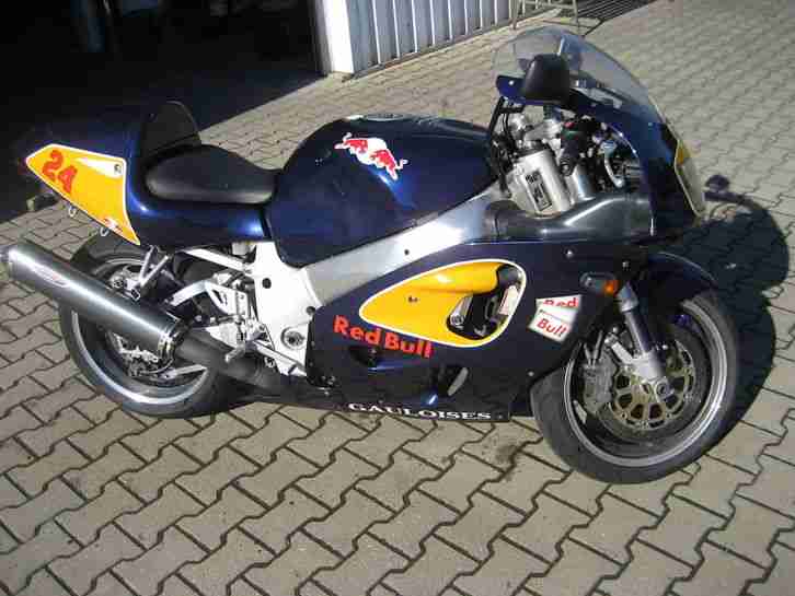 SCHLACHTFEST Suzuki GSX-R750 SRAD Red Bull Lacksatz Sportauspuff BOS + Zubehör