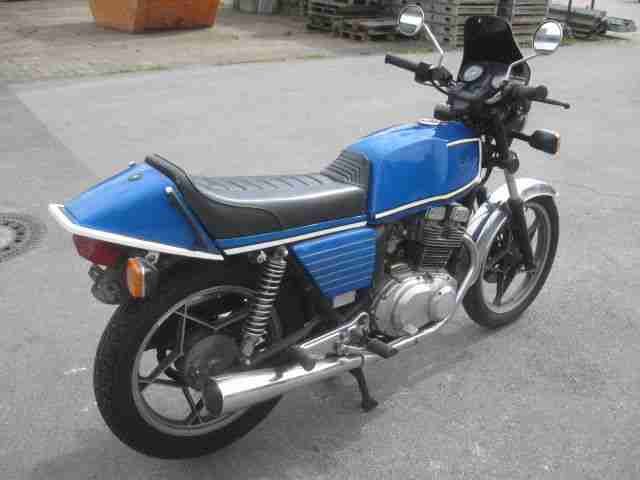 SUZUKI GS 40 X aus 1981 wie abgebildet mit PAPIERE + SCHLÜSSEL der MOTOR DREHT