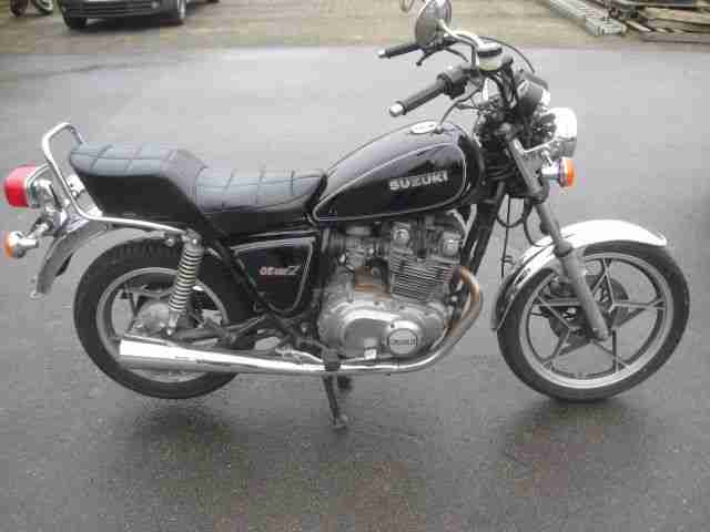 SUZUKI GS 450 L aus 1981 wie abgebildet mit PAPIERE +SCHLÜSSEL der MOTOR LÄUFT