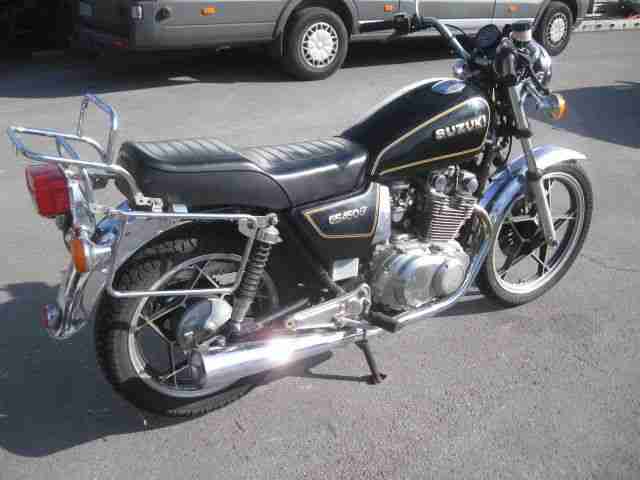 SUZUKI GS 450 T aus 1982 wie abgebildet mit PAPIERE +SCHLÜSSEL der MOTOR DREHT