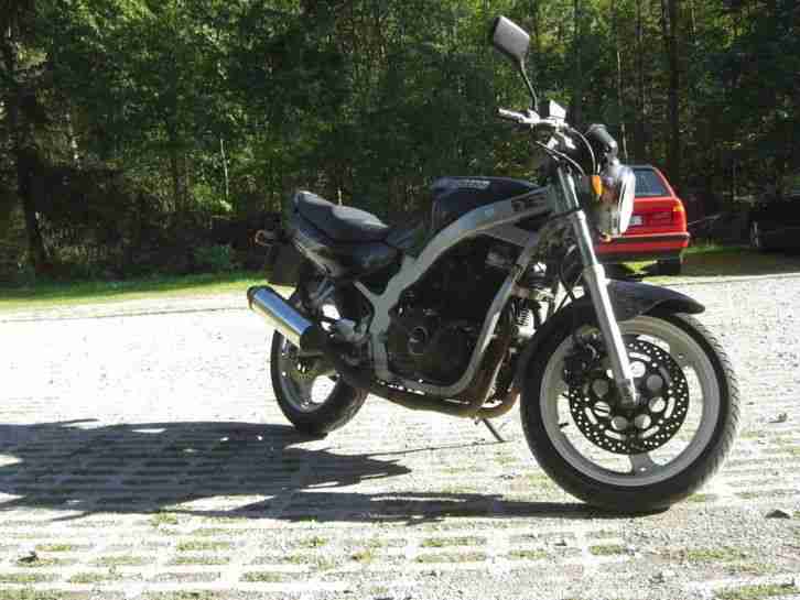SUZUKI GS500 GS 500 E schwarz, Sturzbügel, Kultbike,niedriger Verbrauch TÜV NEU