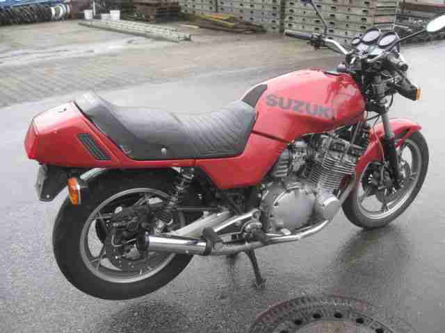 SUZUKI GSX 1100 E aus 1984 wie abgebildet mit Deutschen Papieren der MOTOR DREHT