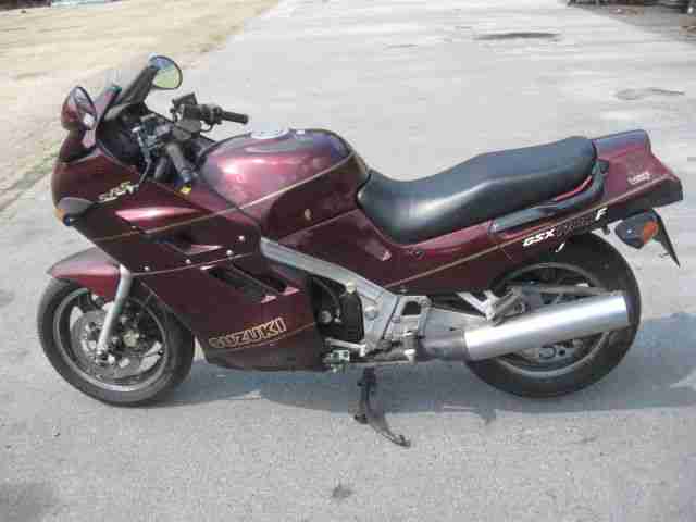 SUZUKI GSX 1100 F aus 1989 mit Papiere + Schlüssel wie abgebildet Motor DREHT