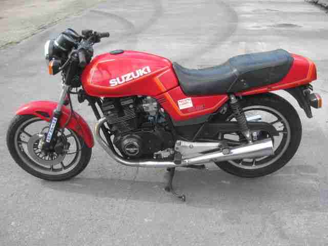 SUZUKI GSX 400 E aus 1986 wie abgebildet mit ORIGINALPAPIERE der MOTOR DREHT