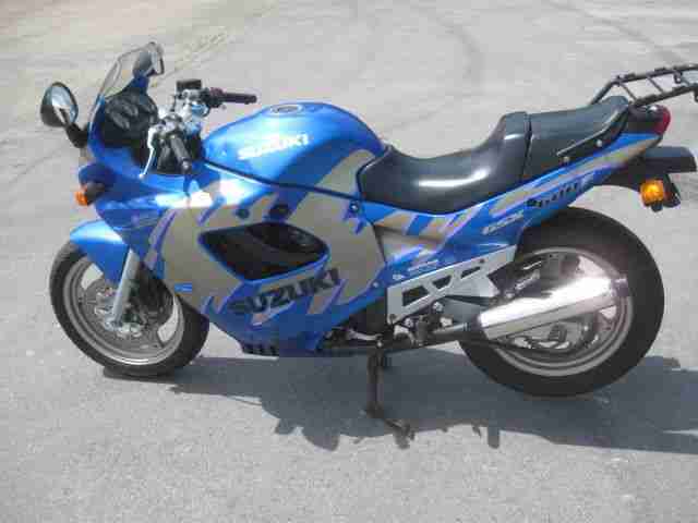 SUZUKI GSX 600 F Baujahr 1992 mit TÜV 01- 2017 hat Deutsche Papiere MOTOR LÄUFT