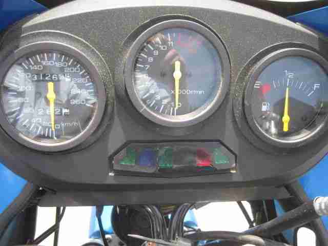 SUZUKI GSX 600 F Baujahr 1992 mit TÜV 01- 2017 hat Deutsche Papiere MOTOR LÄUFT
