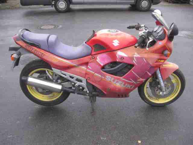 SUZUKI GSX 600 F Baujahr 1995 mit TÜV 11- 2016 hat Deutsche Papiere MOTOR LÄUFT