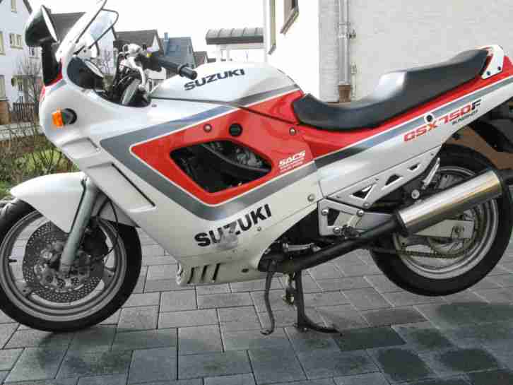 SUZUKI GSX 750 F