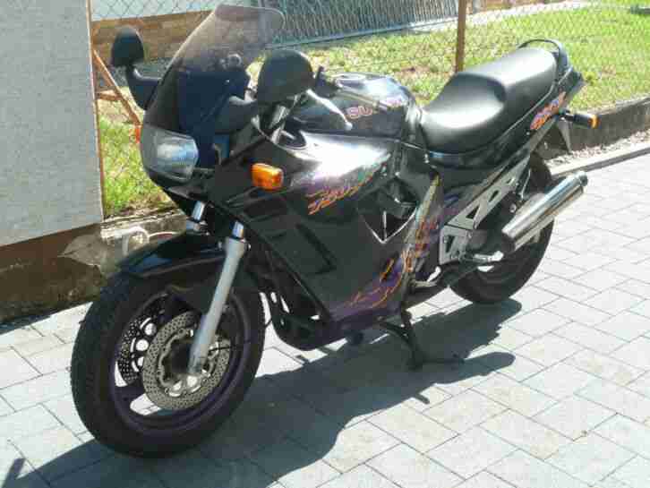 SUZUKI GSX 750 F