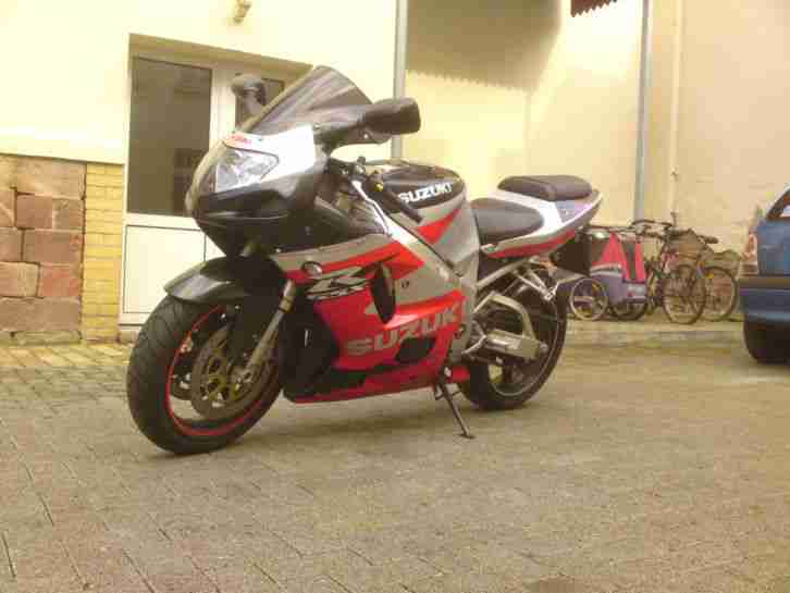 SUZUKI GSX R 750