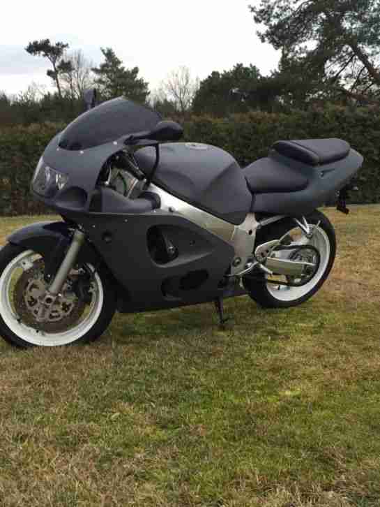 SUZUKI GSXR 600 SRAD TOP ZUSTAND