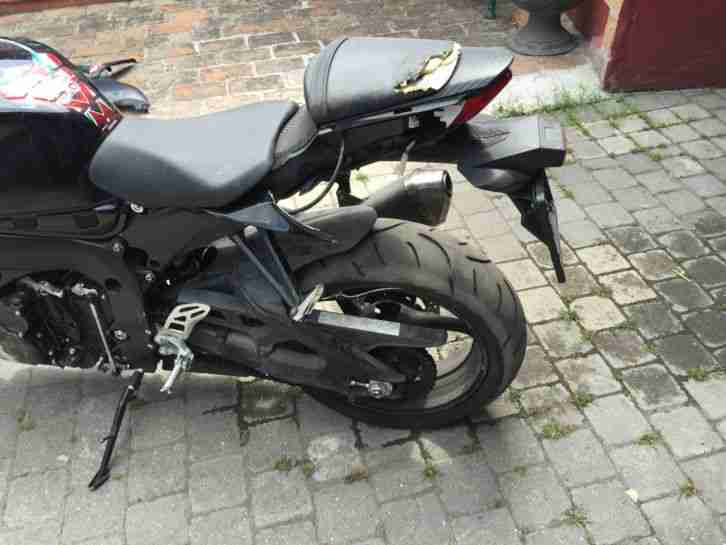 SUZUKI GSXR 750 BJ 2012 HAVARIE UNFALL BESCHÄDIGT