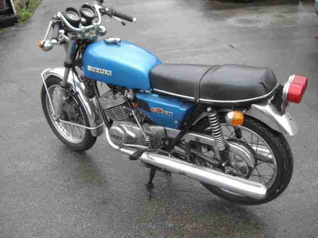 SUZUKI GT 250 aus Baujahr 1975 wie abgebildet aus 4 Hand seit 2008 abgemeldet