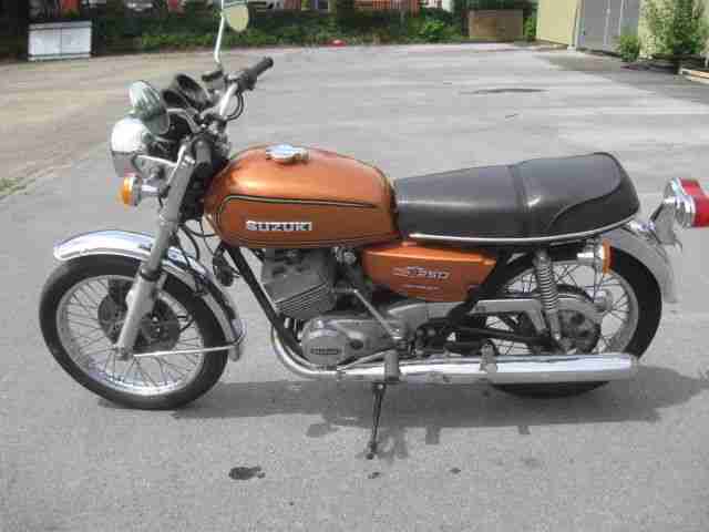 SUZUKI GT 250 aus Baujahr 19757wie abgebildet aus 2 Hand seit 1999 abgemeldet