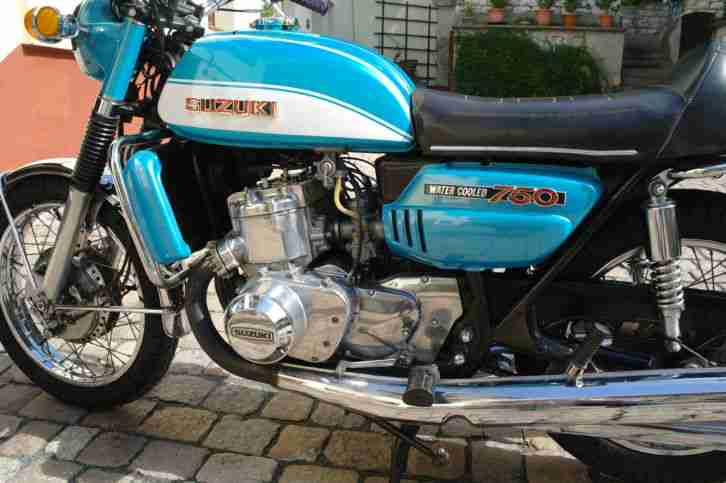 SUZUKI GT750 "J" aus Baujahr 1972