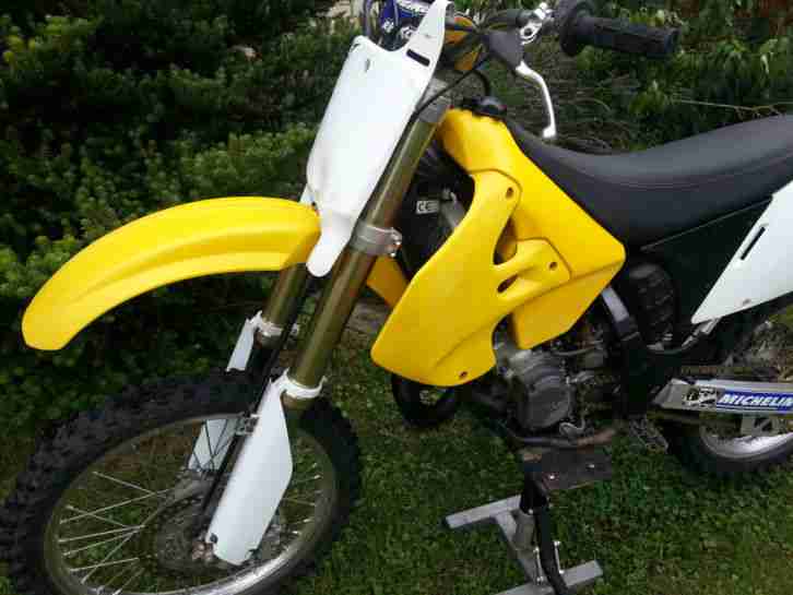 SUZUKI RM 125 super mx-bike