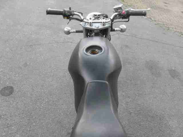 SUZUKI VX 800 wie abgebildet als ERSATZTEILTRÄGER derMotor dreht OHNE PAPIERE