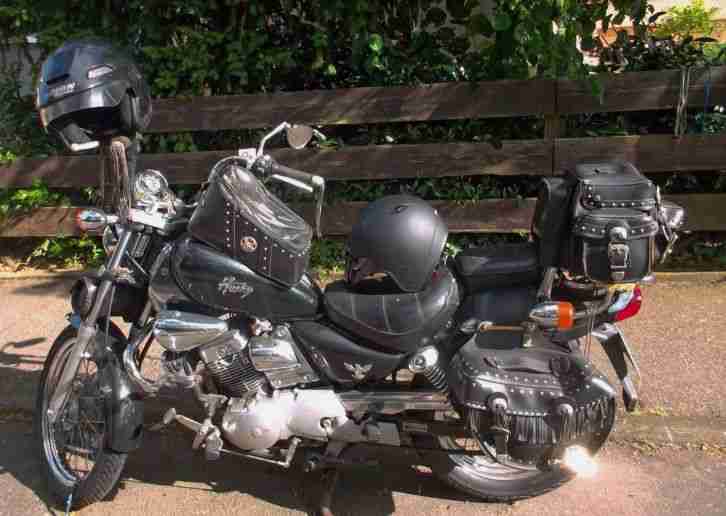 SYM Husky 125 mit viel Zubehör