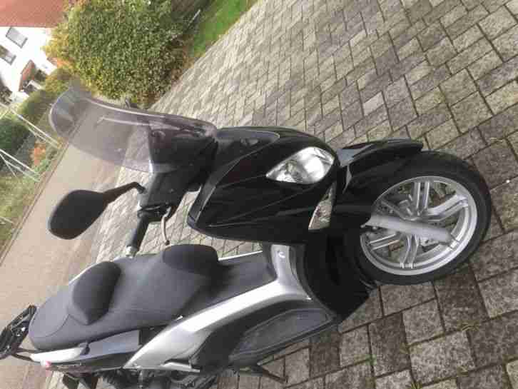 Schöner Motorroller Yamaha X City 125 schwarz silber