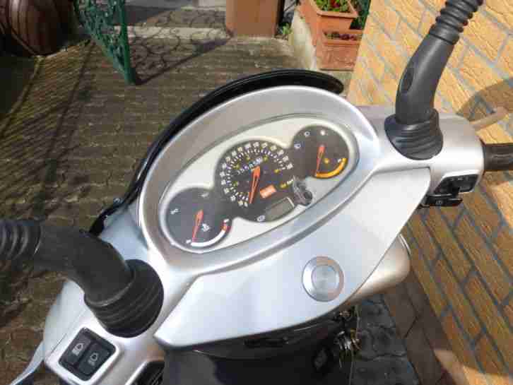 Schöner guterhaltener Aprilia Leonardo Motorroller 125