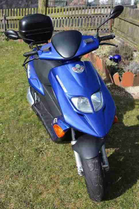 Sehr gepflegter Benelli Roller K2 100 10 PS blau metallic 9.200 km TÜV 08/2017