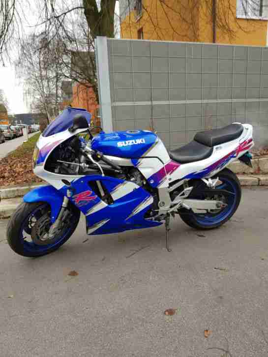 Sehr schöne Suzuki GSX-R 750W NEU Reifen vorn und hinten Michelin
