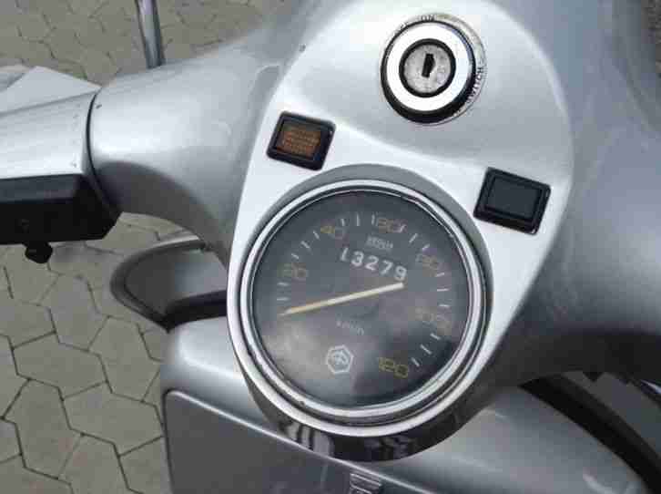 Sehr schöne Vespa P 80 X, Piaggio im Originalzustand