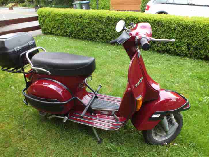 Sehr schöne Vespa P80X von 1982