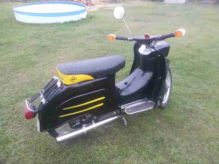 Simson Schwalbe KR51/2E mit originalen Papieren und DDR Helm. BJ.1983