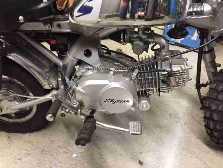 Skyteam Monkey 125ccm mit 380km ohne Papiere / Motor läuft. Als Bastelfahrzeug
