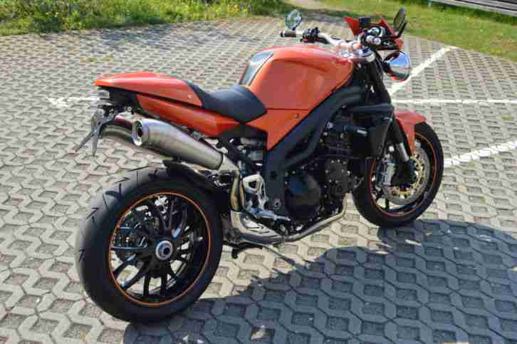 Speed Triple 1050 2010 515NJ 18200 Km Absoluter Bestzustand mit viel Zubehör