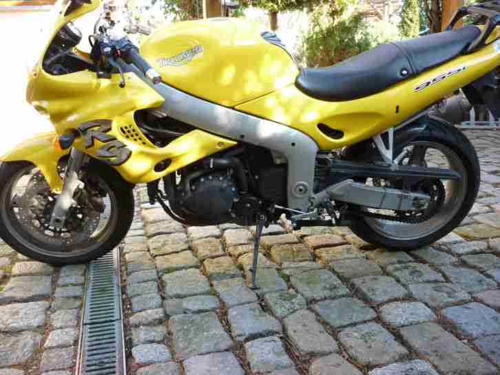 Sporttourer Triumph Sprint RS , Farbe Gelb , Zweiarmschwinge