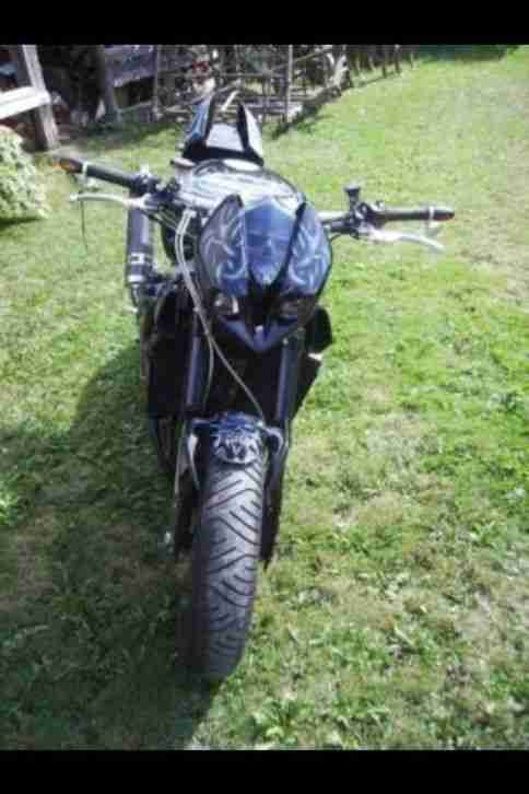 Streetfighter; Aprilia RSV Mille 1000