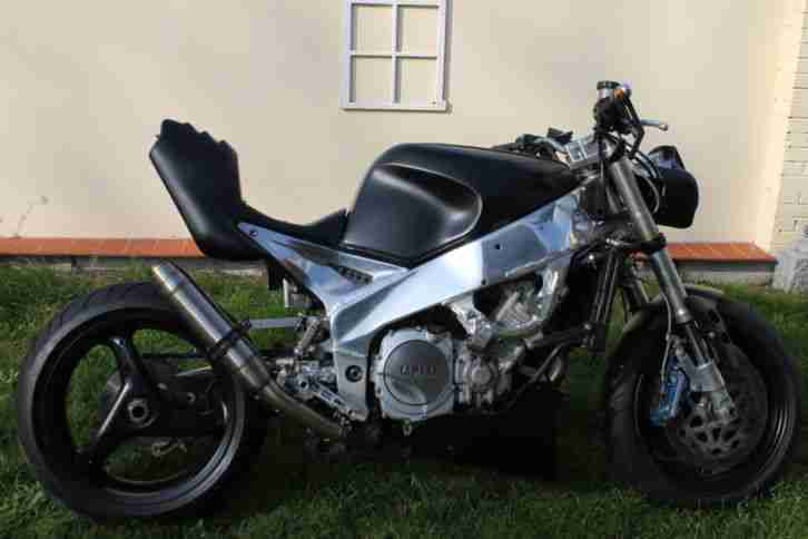 Streetfighter FZR 1000 mit Harris Einarmschwinge