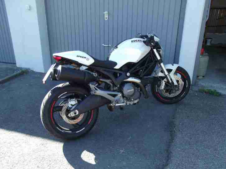 Super Ducati 696