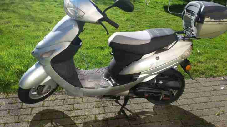 Super Motorroller leider