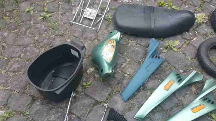 Super toller * VESPA Piaggio Et2 * Roller Vollausstattung 200 Ersatzteile RAR