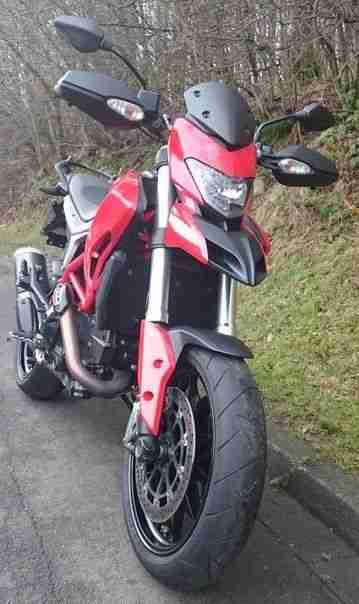 Supermoto DUCATI Hypermotard 821 *Top-Gepflegt*