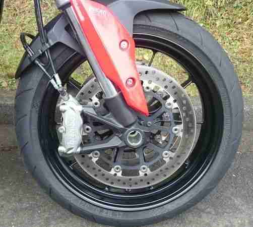 Supermoto DUCATI Hypermotard 821 *Top-Gepflegt*
